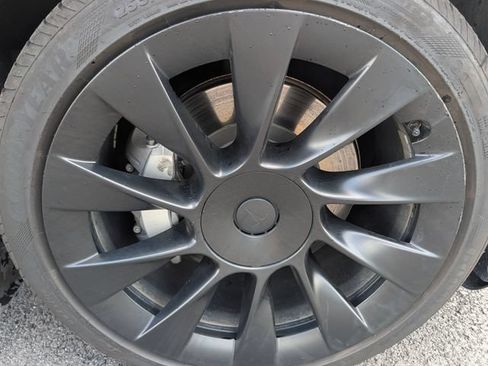 Used 2023 Tesla Model Y Long Range AWD/4WD image 9