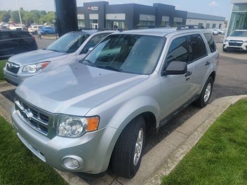 Used 2011 Ford Escape XLT FWD image 2