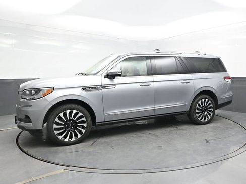 Used 2023 Lincoln Navigator L Black Label image 3