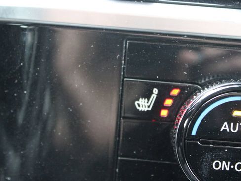 Used 2025 Nissan Pathfinder SL image 32