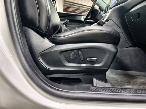 Used 2022 Ford Explorer XLT w/ Equipment Group 202A image 31