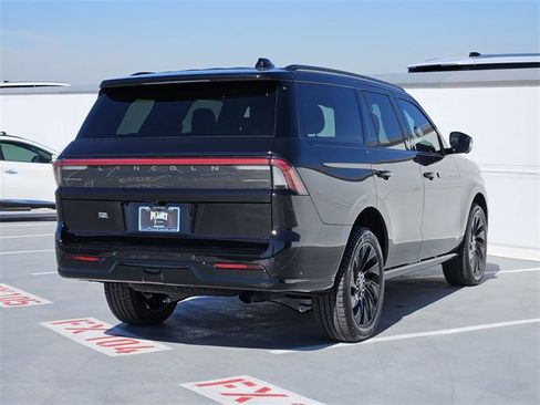 New 2025 Lincoln Navigator Reserve w/ Jet Appearance Package image 7