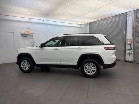 New 2025 Jeep Grand Cherokee Laredo image 5