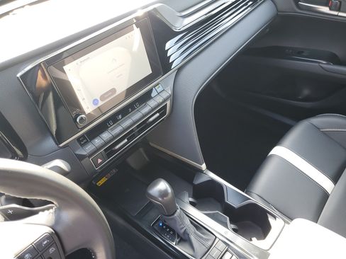 Used 2025 Toyota Camry SE FWD image 19