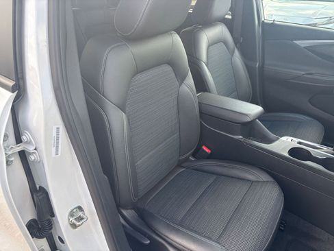 Used 2025 Buick Envista Preferred image 34