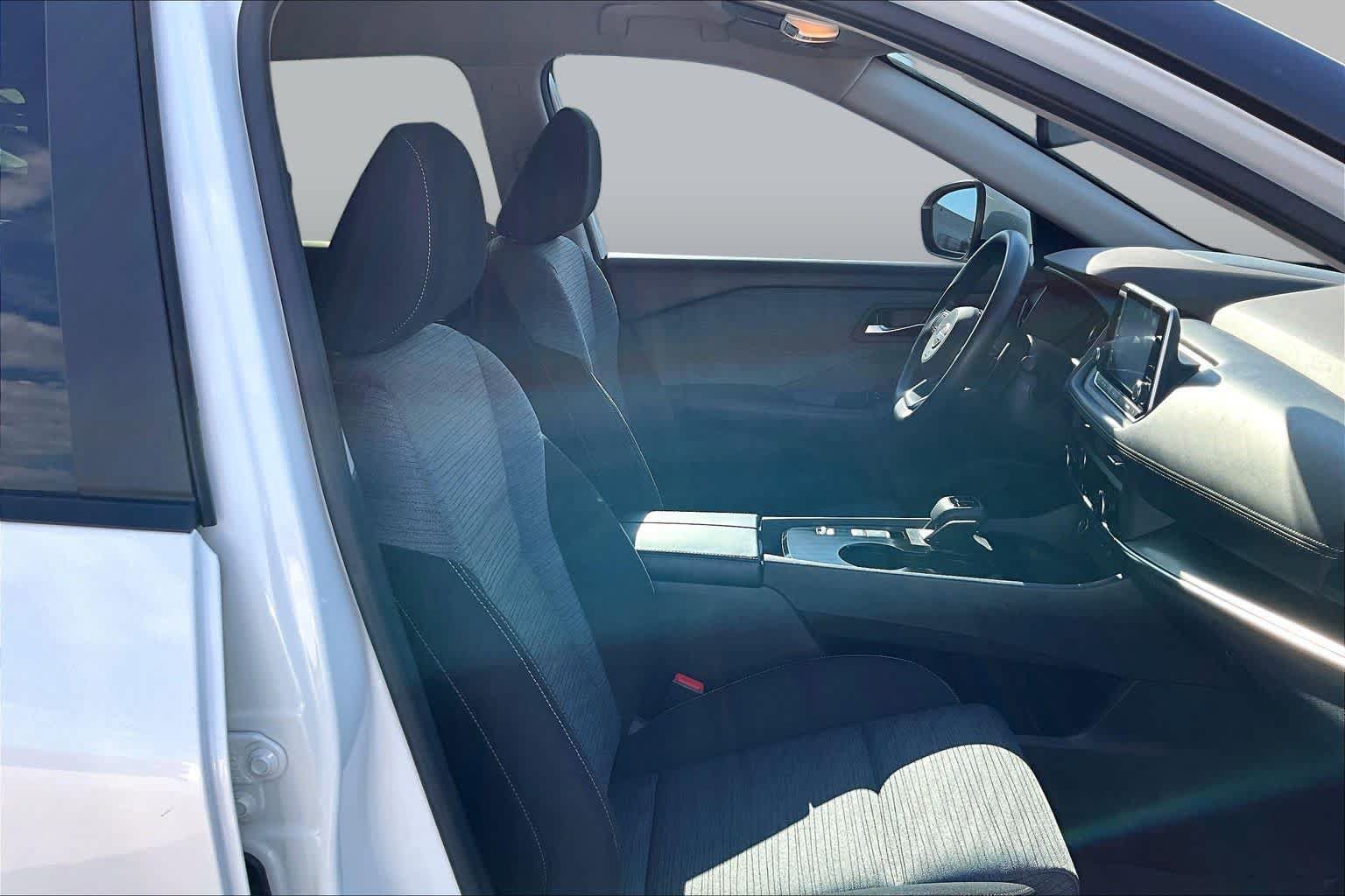 Used 2023 Nissan Rogue SV FWD image 9