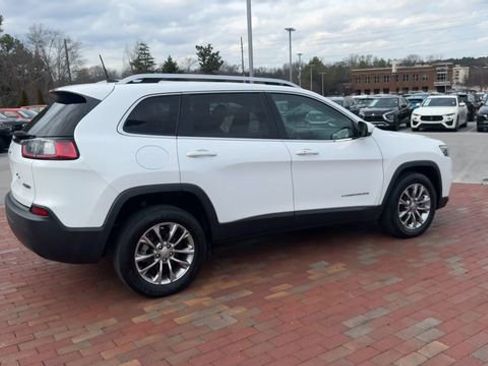 Used 2021 Jeep Cherokee Latitude Plus FWD image 3