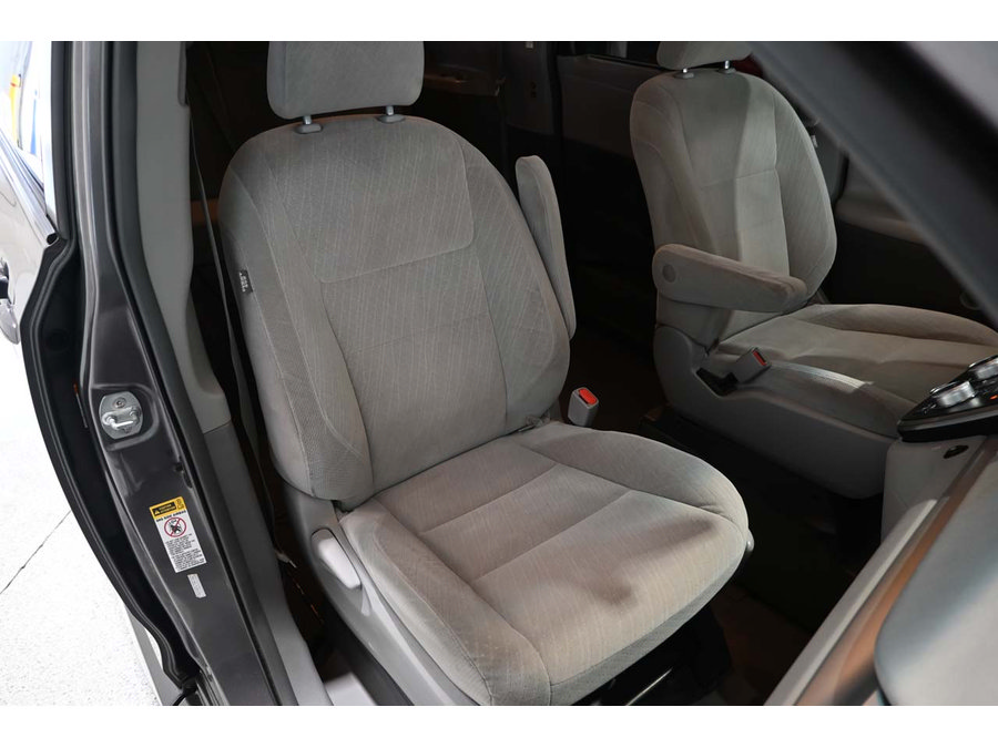 Used 2017 Toyota Sienna LE FWD image 16