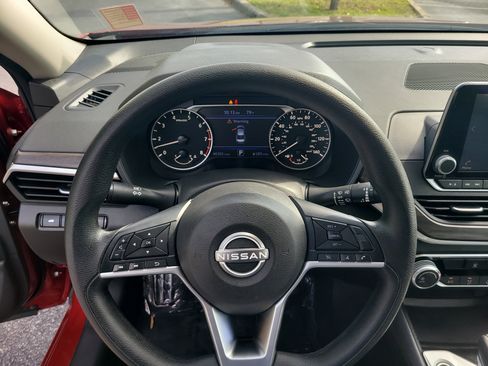 Used 2025 Nissan Altima 2.5 SV FWD image 26