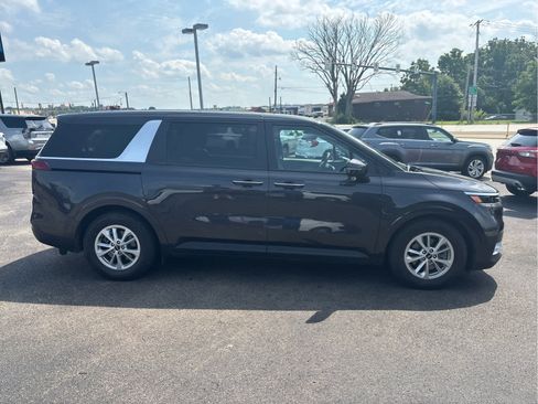 Used 2024 Kia Carnival LX FWD image 4