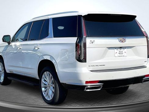 Used 2023 Cadillac Escalade Luxury AWD/4WD image 5