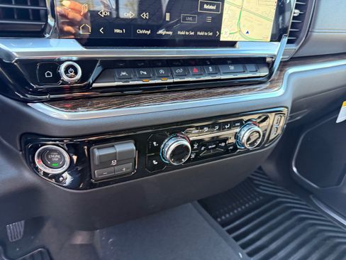 New 2026 GMC Sierra 1500 SLE w/ Preferred Package AWD/4WD image 13