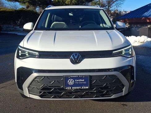 Certified 2025 Volkswagen Taos SE w/ Panoramic Sunroof Package image 3