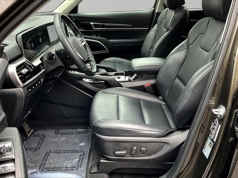 Used 2025 Kia Telluride S FWD image 22