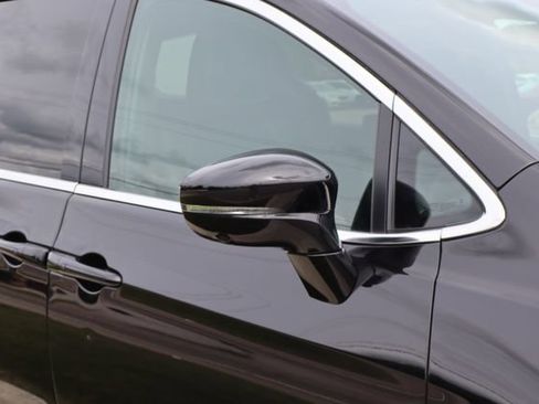 Used 2026 Chrysler Pacifica Select AWD/4WD image 2