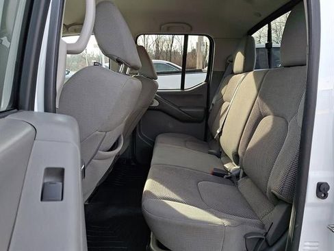 Used 2020 Nissan Frontier SV image 11