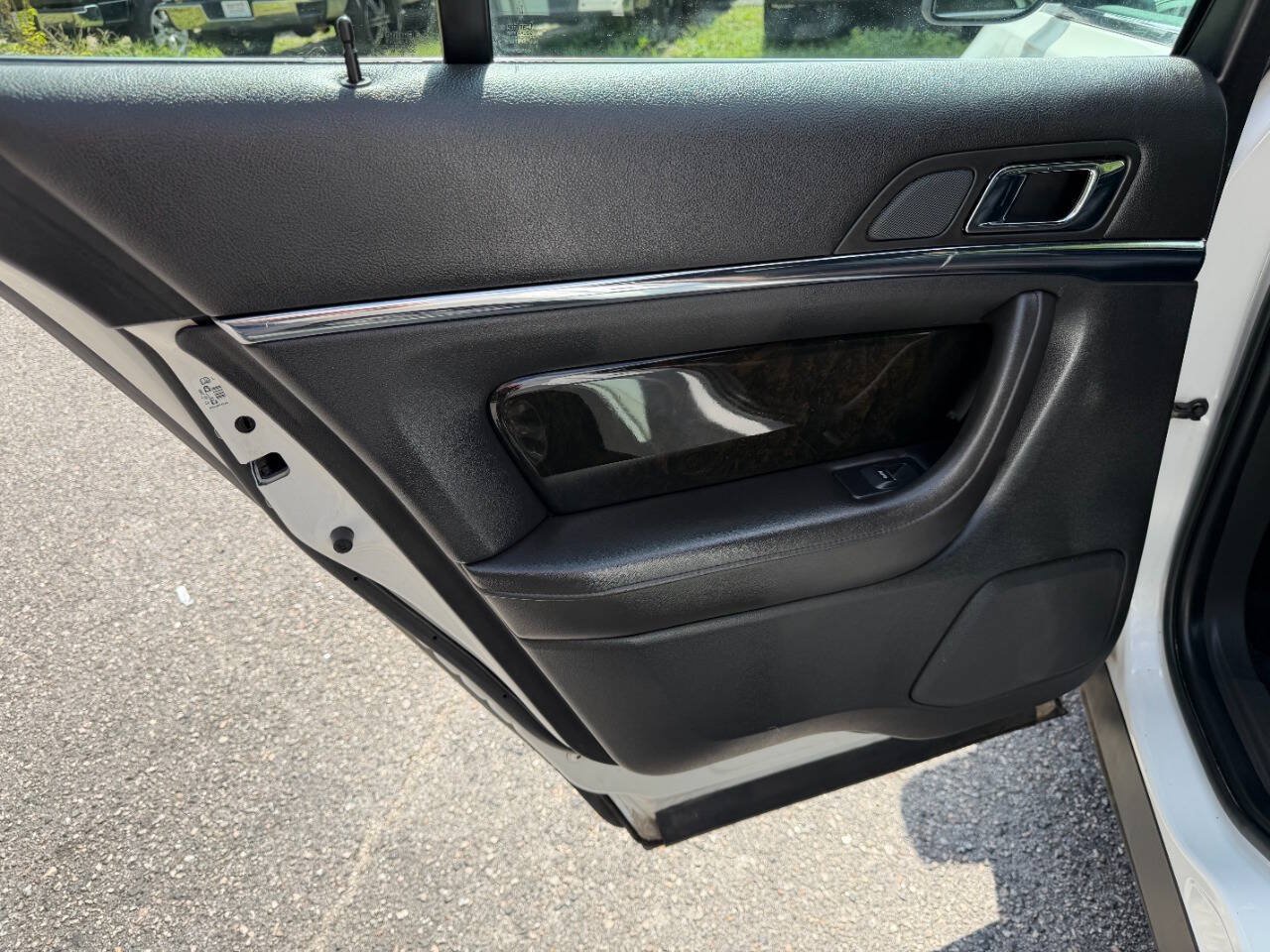 Used 2013 Lincoln MKS AWD image 40