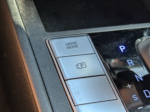 Used 2024 Hyundai Elantra SE FWD image 28