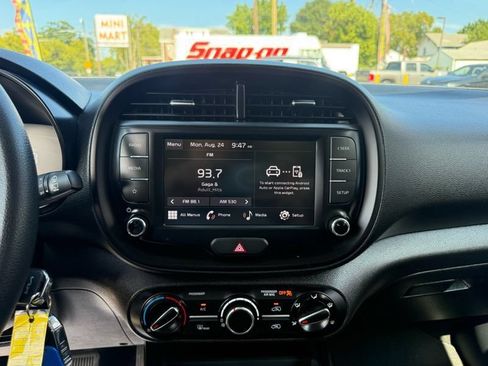 Used 2023 Kia Soul LX w/ LX Technology Package FWD image 23