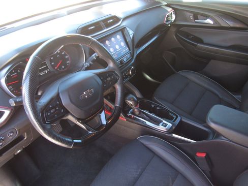 Used 2023 Chevrolet TrailBlazer RS w/ Sun and Liftgate Package image 17