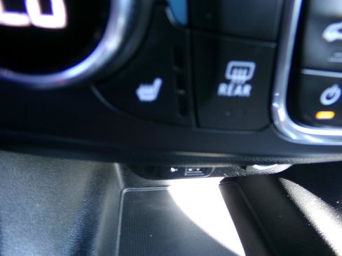 Used 2020 Chevrolet Traverse LT w/ LT Premium Package AWD/4WD image 39