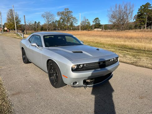 Used 2020 Dodge Challenger SXT image 2