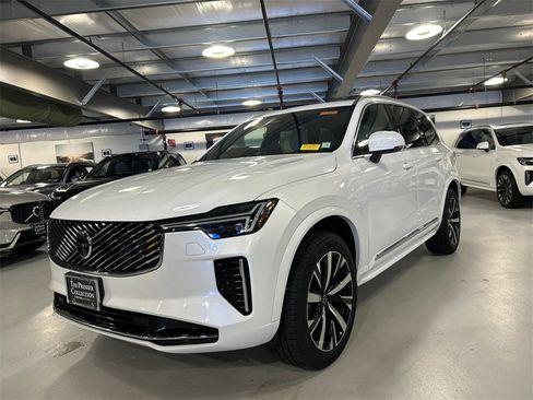 Used 2026 Volvo XC90 B6 Core w/ Protection Package image 5