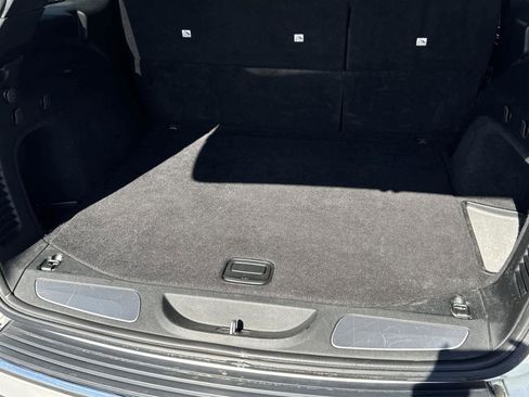 Used 2018 Jeep Grand Cherokee Limited image 16