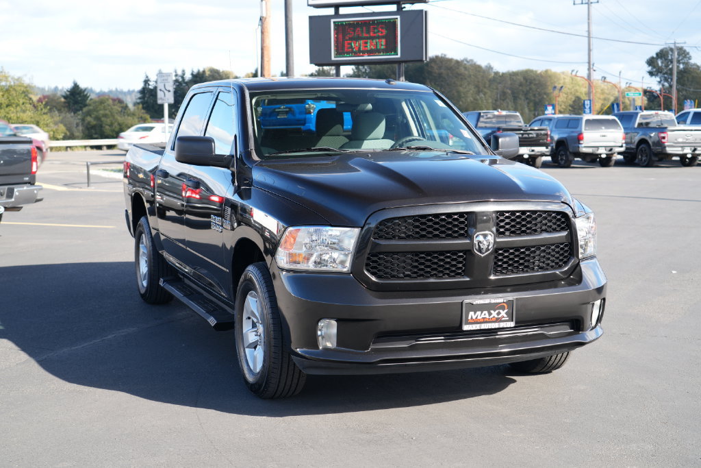 Used 2017 RAM 1500 Express AWD/4WD image 2
