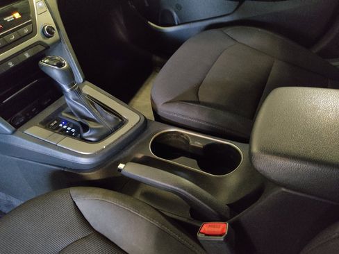 Used 2018 Hyundai Elantra SEL FWD image 26