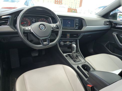 Used 2019 Volkswagen Jetta R-Line w/ R-Line Cold Weather Package FWD image 8