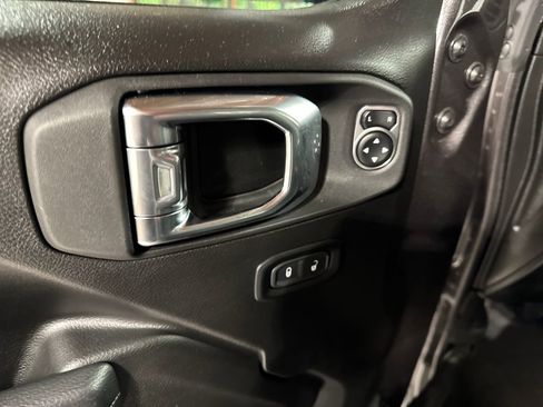 Used 2025 Jeep Wrangler Unlimited Sport AWD/4WD image 20
