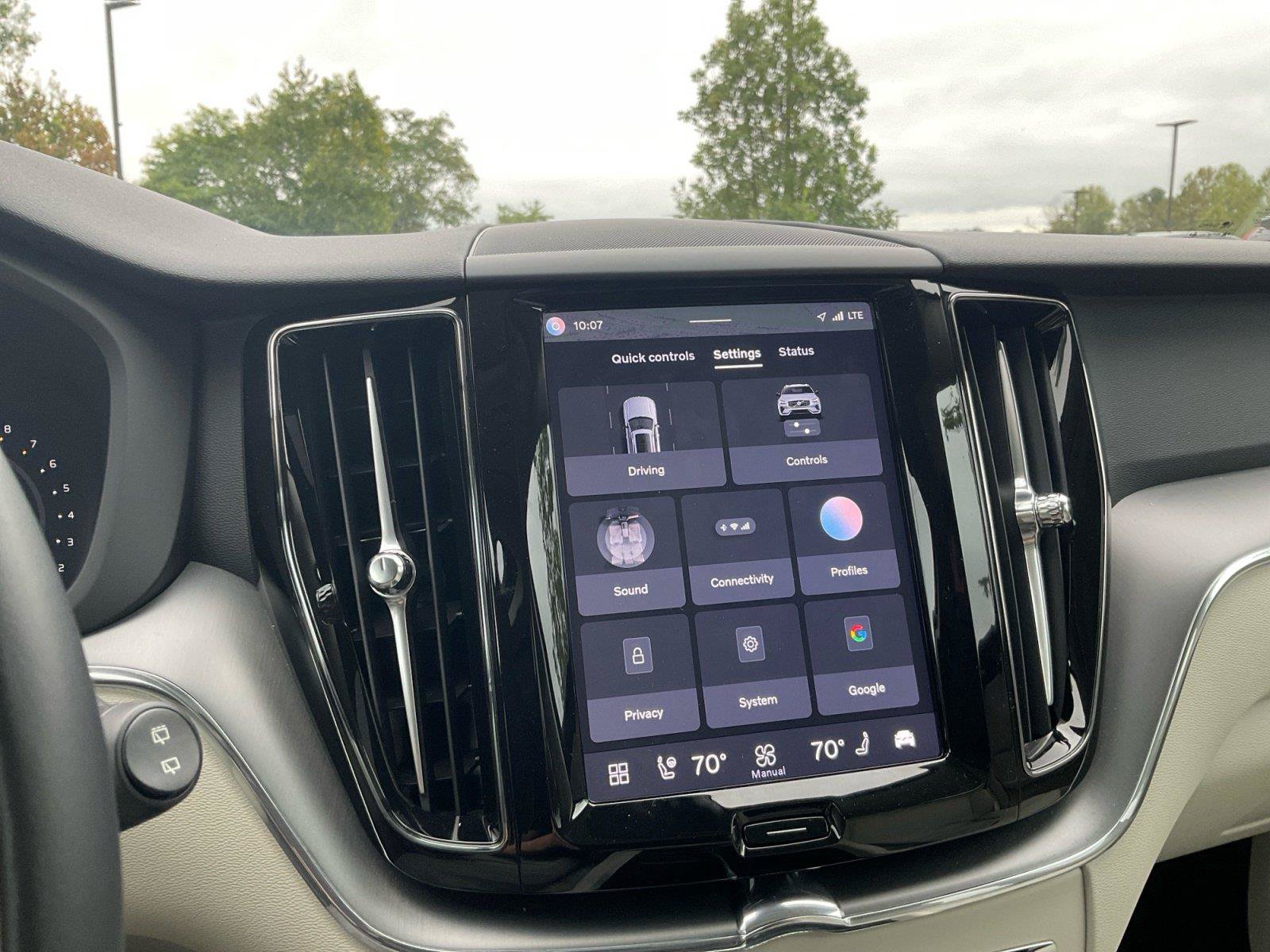 Certified 2025 Volvo XC60 B5 Core AWD/4WD image 24
