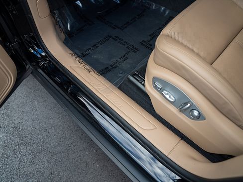 Used 2025 Porsche Macan image 19