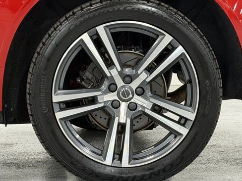Used 2020 Volvo XC60 T5 Momentum w/ Protection Package Premier image 9
