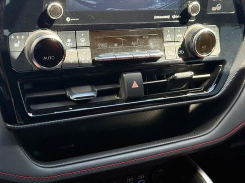 Used 2022 Toyota Highlander XSE FWD image 22
