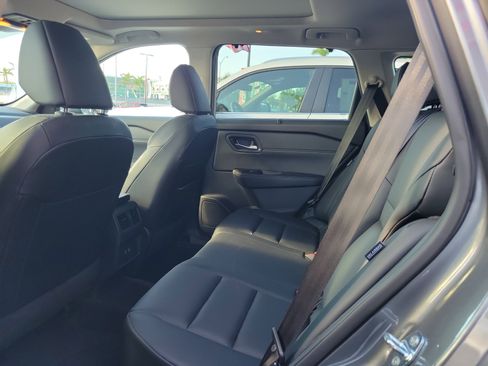 Used 2024 Nissan Rogue SV w/ SV Premium Package image 15