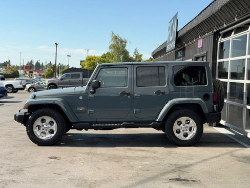 Used 2014 Jeep Wrangler Unlimited Sahara w/ Connectivity Group AWD/4WD image 4