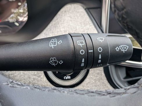 Used 2024 Jeep Compass Latitude image 28