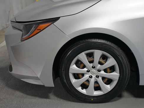 Used 2022 Toyota Corolla LE image 5