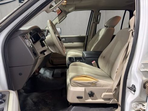 Used 2010 Ford Expedition XLT AWD/4WD image 6