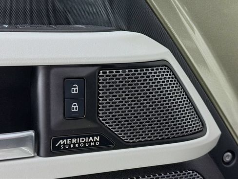 Certified 2023 Land Rover Defender 110 SE AWD/4WD image 20