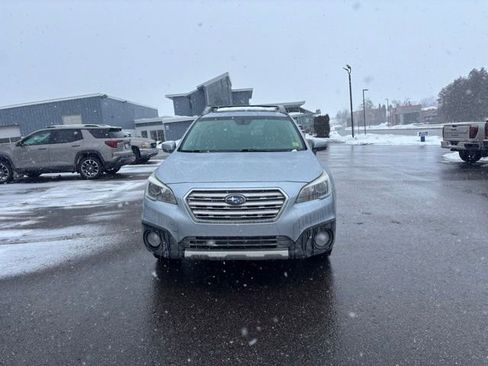 Used 2017 Subaru Outback 2.5i Limited image 3