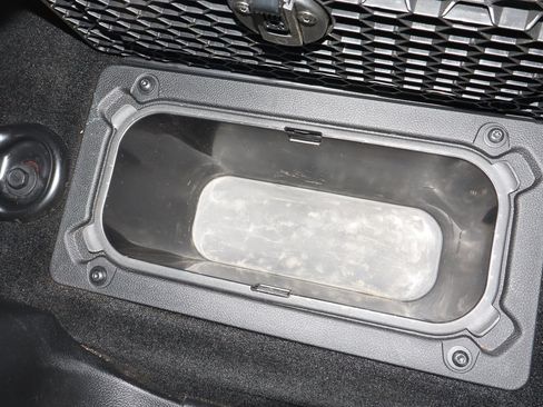 Used 2015 RAM 1500 Laramie w/ Convenience Group image 9