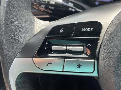 Certified 2025 Hyundai Elantra SE FWD image 25