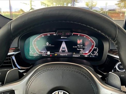 Used 2021 BMW 530e w/ M Sport Package image 19