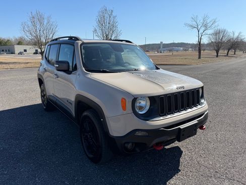 Used 2017 Jeep Renegade Trailhawk image 7