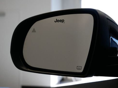Certified 2025 Jeep Compass Latitude image 23