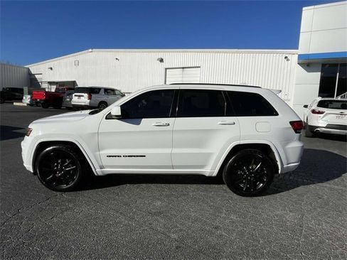 Used 2020 Jeep Grand Cherokee Altitude image 2