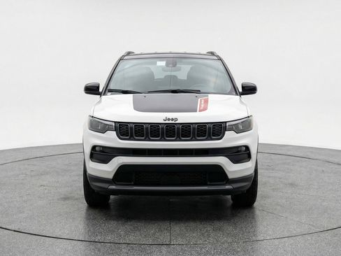Used 2025 Jeep Compass Trailhawk AWD/4WD image 2